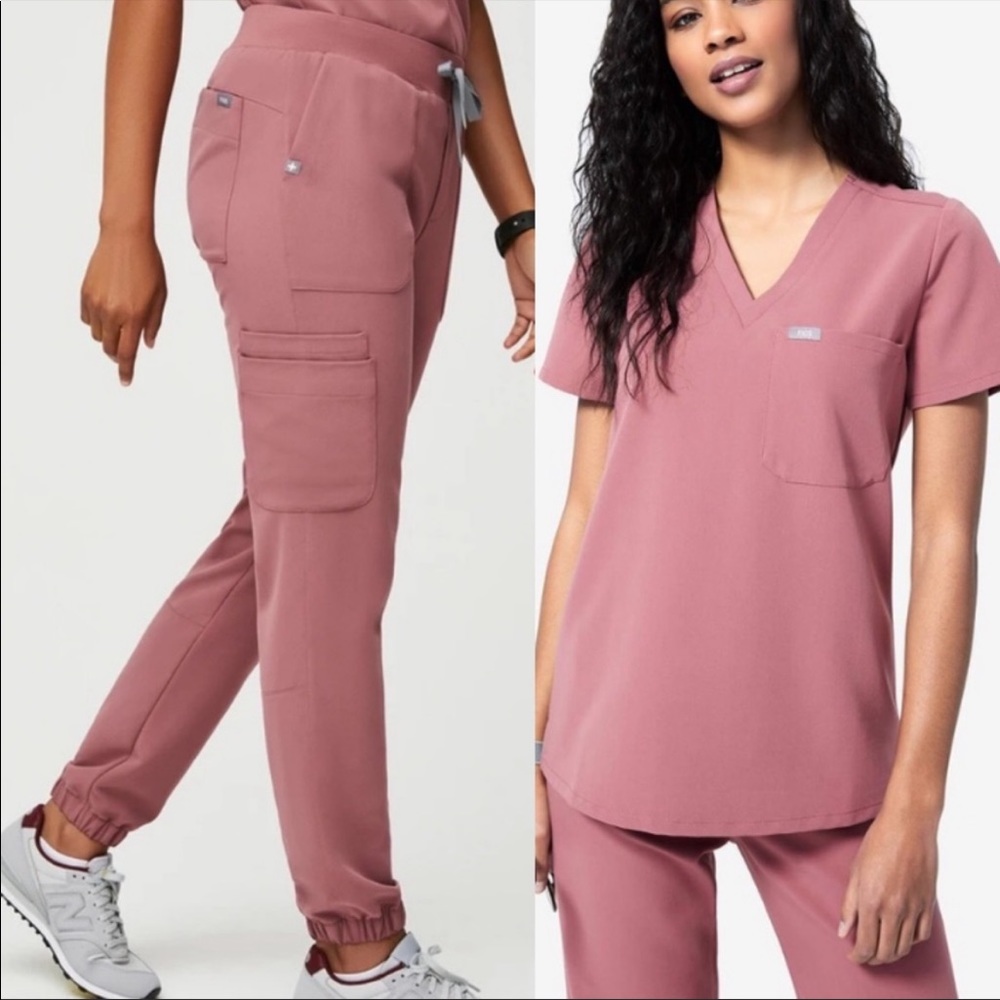 COPY - FIGS Scrub Set Catarina Top and Taldora joggers